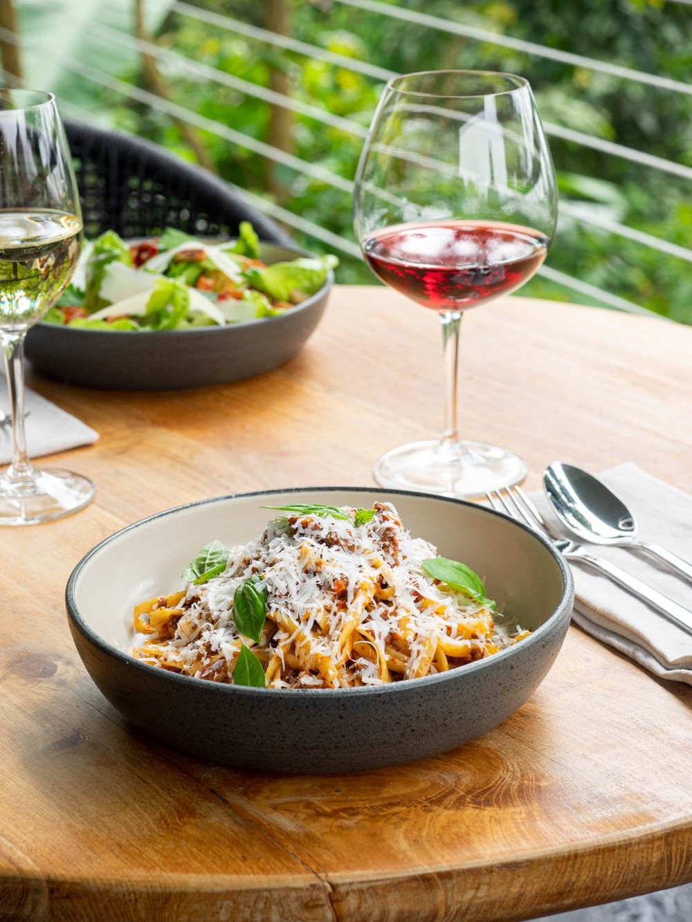In-cabin dining, bolognese